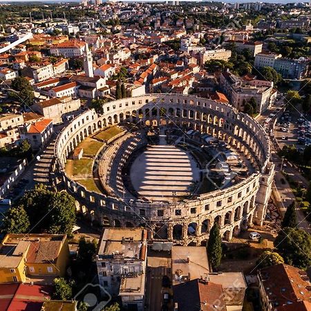Pula Center Arena Belvedere Apartments And Rooms Exteriör bild